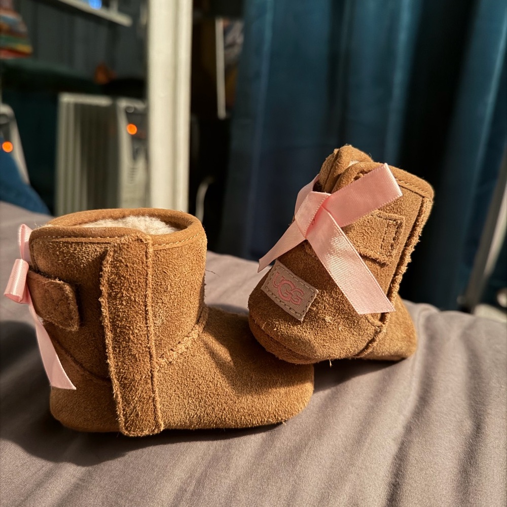 UGG Tan Kids Shoes with Pink Accent - Picture 4 of 6